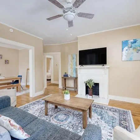Cozy Midtown Nook- 5Mins To Lake Bottom Park, 10Mins To Downtown!
